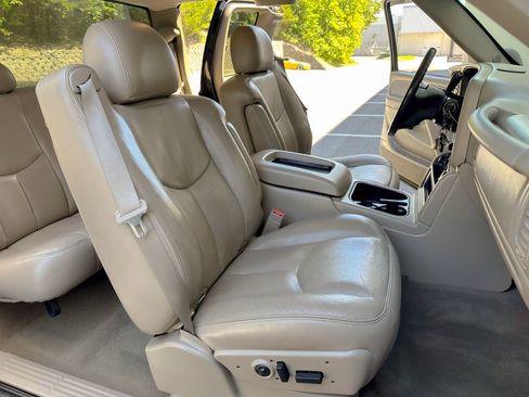 Used 2003 Chevrolet Silverado 2500 LT AWD/4WD image 28