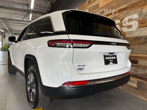 Used 2022 Jeep Grand Cherokee Limited 4xe w/ Luxury Tech Group II AWD/4WD image 18