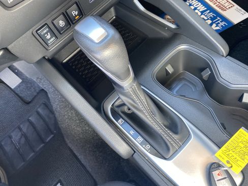 Used 2023 Nissan Frontier SV w/ SV Convenience Package image 15