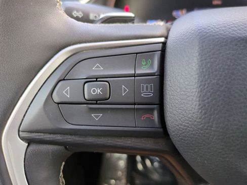 Used 2025 Jeep Grand Cherokee Altitude image 23