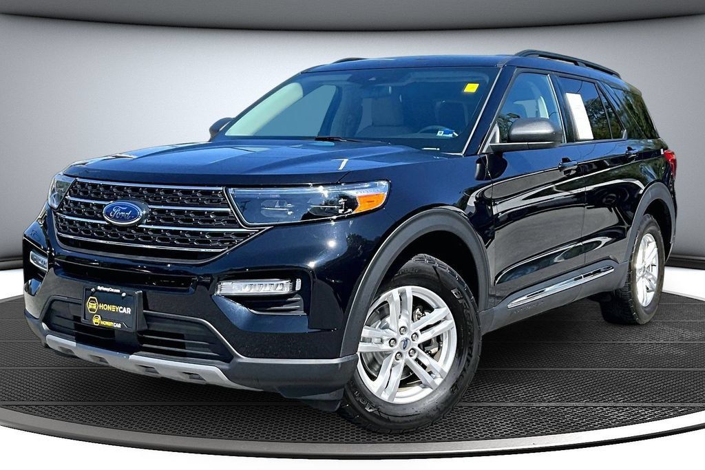 Used 2020 Ford Explorer XLT w/ Equipment Group 202A AWD/4WD image 3