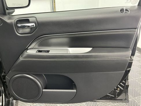 Used 2017 Jeep Compass Latitude image 14