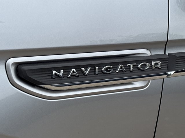 Used 2022 Lincoln Navigator L Reserve AWD/4WD image 13