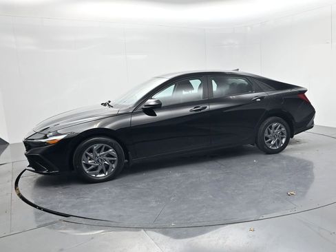 Used 2024 Hyundai Elantra SEL image 4