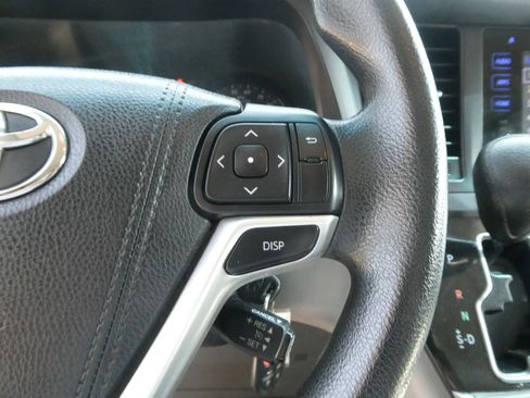 Used 2017 Toyota Sienna LE AWD/4WD image 19
