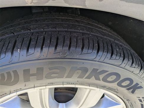 Used 2024 Ford Edge Titanium image 11