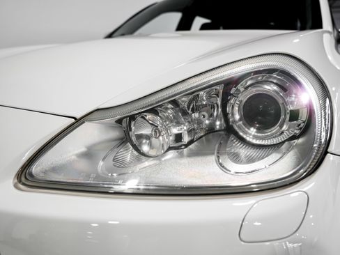 Used 2010 Porsche Cayenne GTS image 35