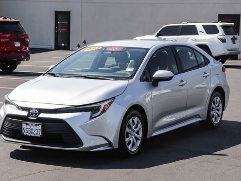 Certified 2023 Toyota Corolla LE FWD image 3