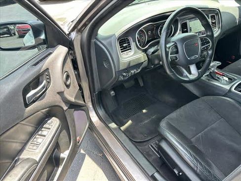 Used 2017 Dodge Charger R/T Scat Pack w/ Technology Group RWD image 9