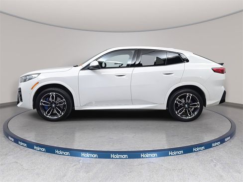 Used 2025 BMW X2 xDrive28i w/ M Sport Package image 9