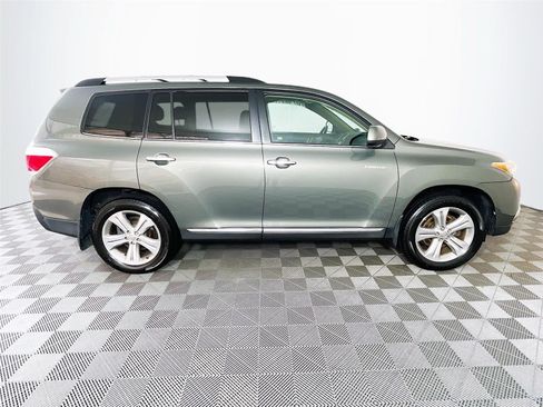 Used 2012 Toyota Highlander Limited w/ Convenience Pkg AWD/4WD image 11