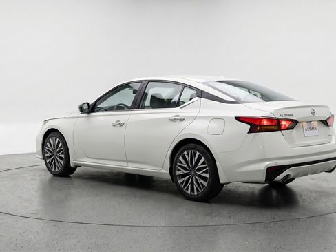 Used 2025 Nissan Altima 2.5 SV FWD image 6