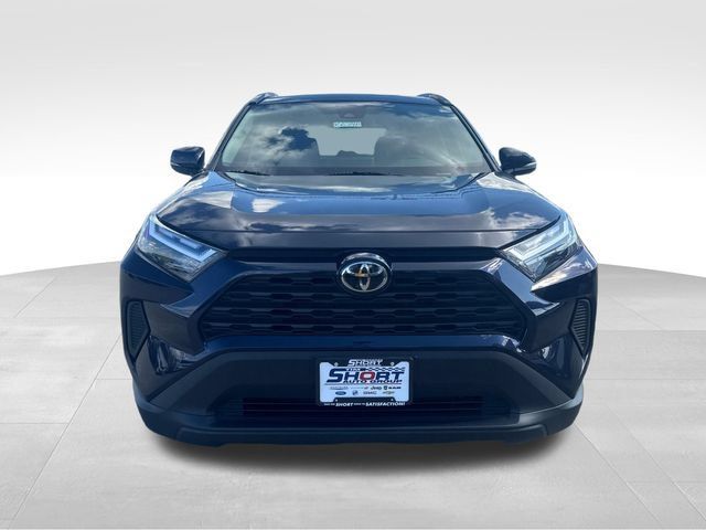Used 2025 Toyota RAV4 XLE AWD/4WD image 2