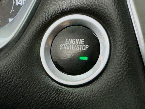 Used 2018 Chevrolet Traverse LT FWD image 19