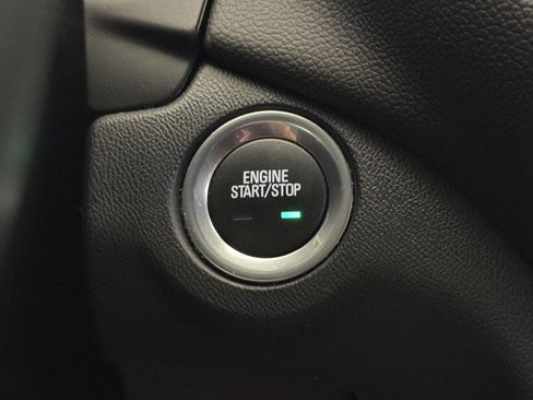 Used 2021 Chevrolet Equinox LT image 22