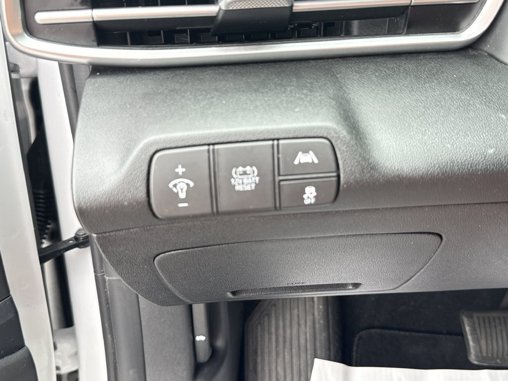 Used 2022 Hyundai Elantra Blue FWD image 19