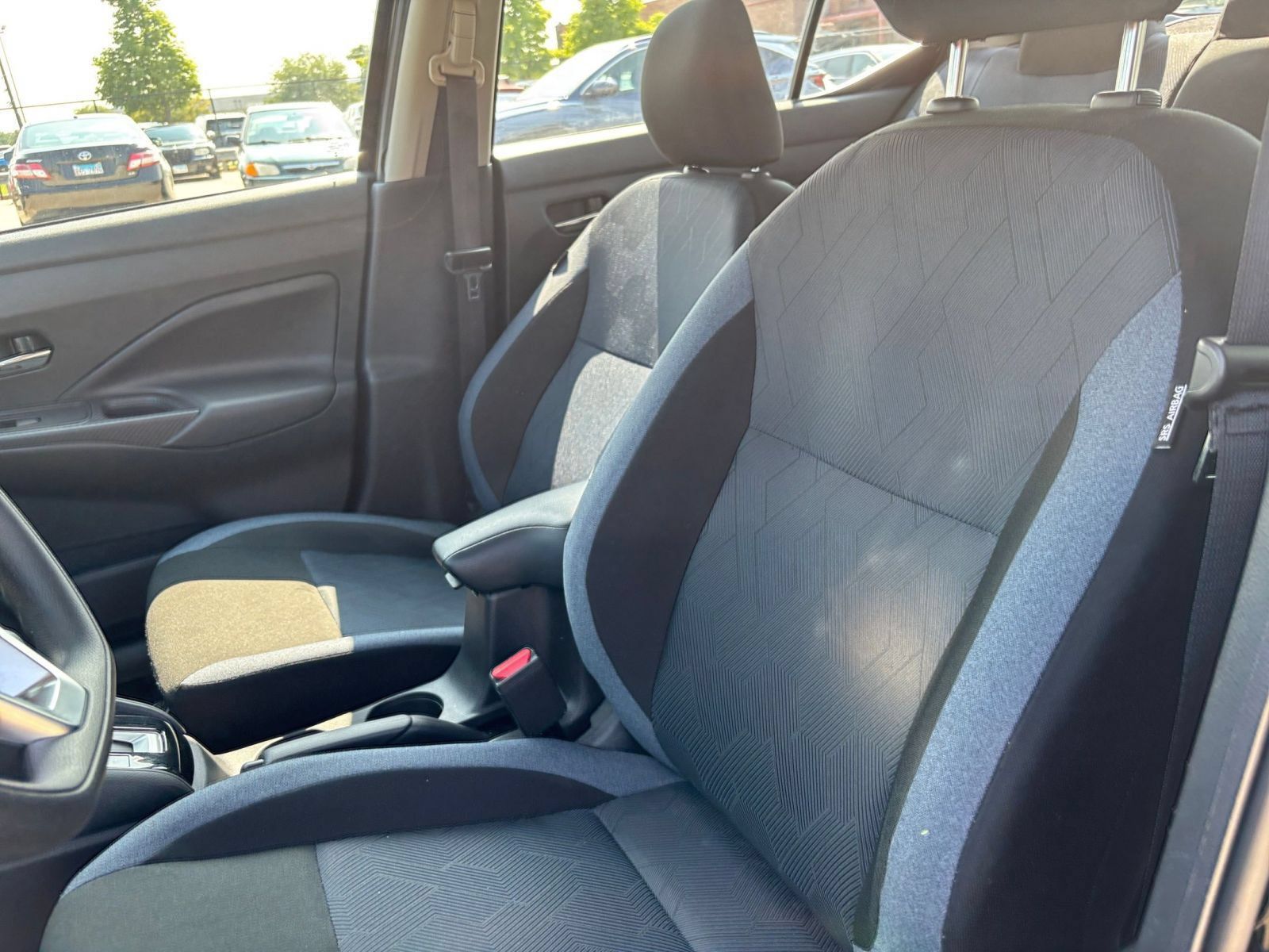 Used 2025 Nissan Versa SV FWD image 33