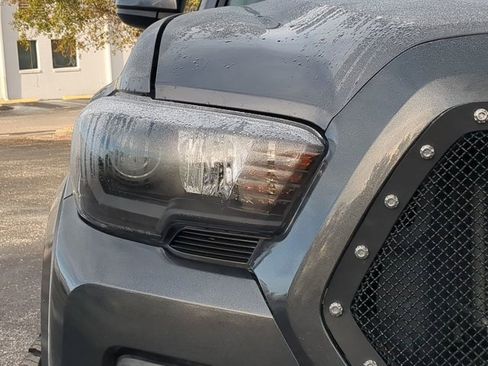 Used 2017 Toyota Tacoma SR5 image 10