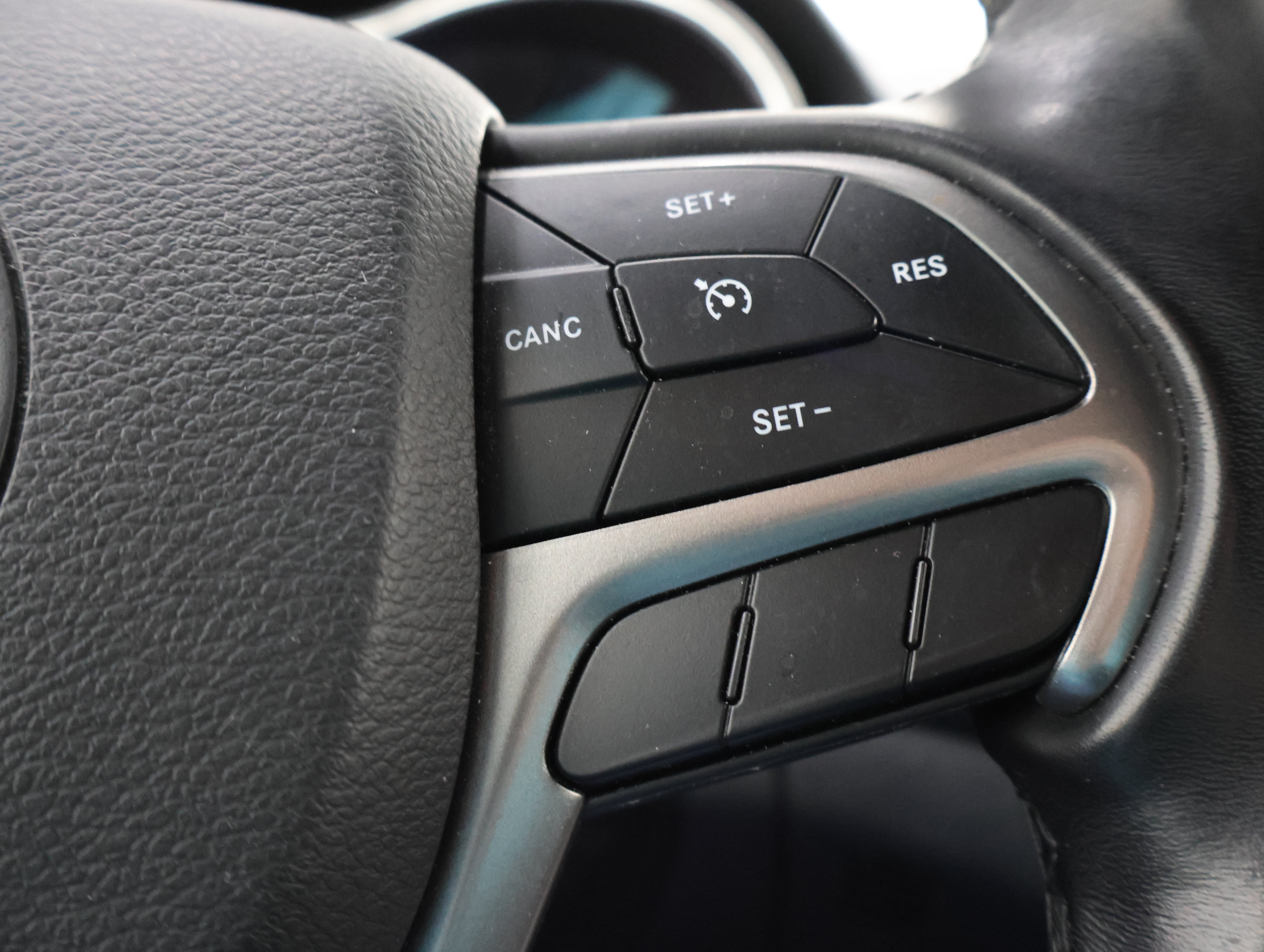 Used 2021 Jeep Grand Cherokee Laredo AWD/4WD image 14