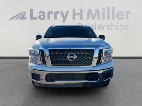 Used 2018 Nissan Titan SV image 8