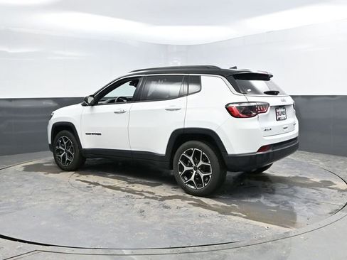 Used 2025 Jeep Compass Limited image 8