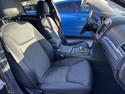 Used 2020 Chrysler 300 Touring image 21