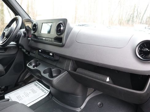 Used 2024 Mercedes-Benz Sprinter 2500 w/ Acoustic Package image 27