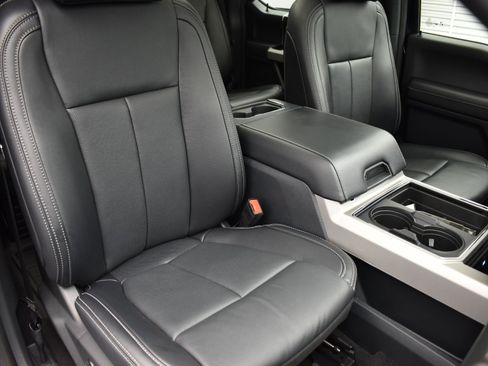 Used 2022 Ford F250 Lariat w/ Black Appearance Package image 42