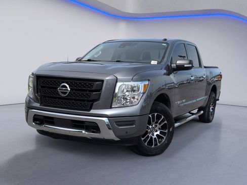 Used 2020 Nissan Titan SV w/ SV Convenience Package AWD/4WD image 2