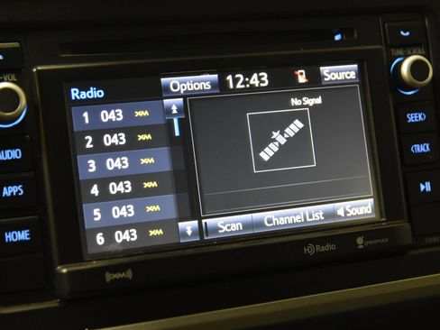Used 2018 Toyota Tacoma SR5 RWD image 26