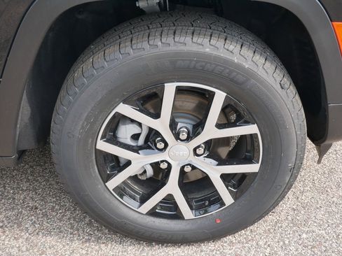 New 2025 Jeep Grand Cherokee Limited w/ Trailer Tow Package image 11