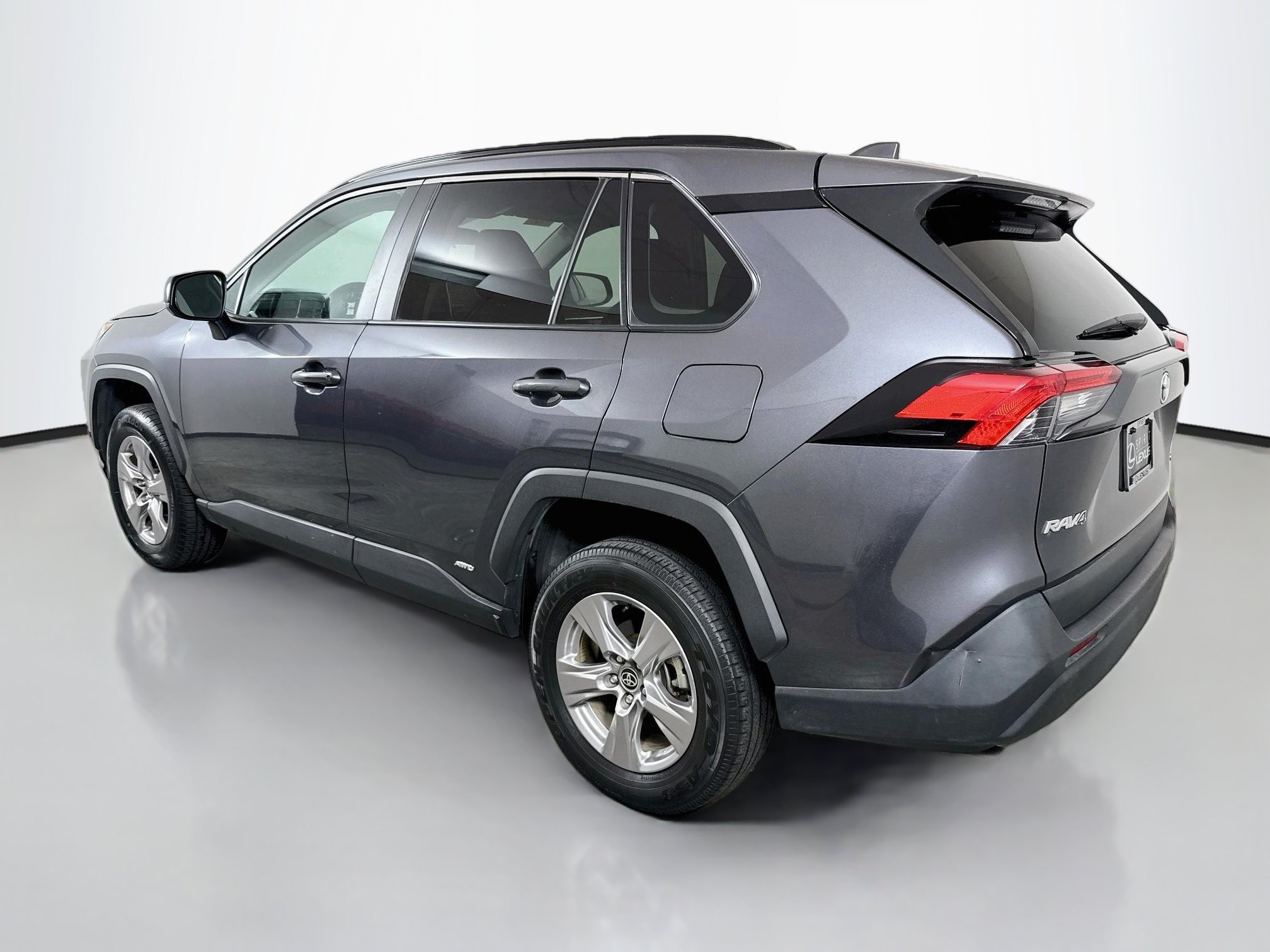 Used 2025 Toyota RAV4 LE AWD/4WD image 5