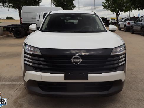 Used 2025 Nissan Kicks SV FWD image 9