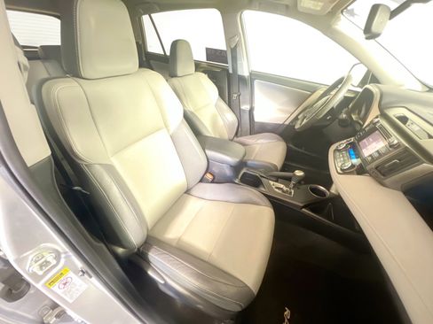 Used 2015 Toyota RAV4 Limited image 30