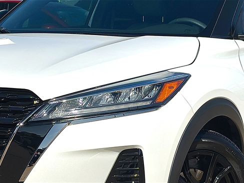 Used 2024 Nissan Kicks SR w/ SR Premium Package image 4