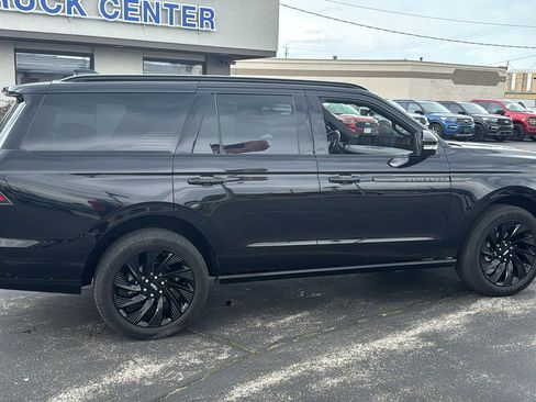 Used 2025 Lincoln Navigator Reserve w/ Jet Appearance Package AWD/4WD image 10