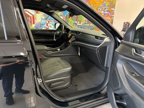 New 2025 Jeep Grand Cherokee Altitude image 54