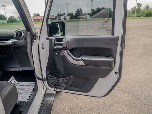 Used 2018 Jeep Wrangler Unlimited Sport S AWD/4WD image 16