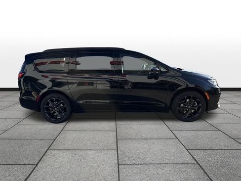 New 2026 Chrysler Pacifica Limited w/ S Appearance Package image 6