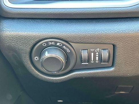 New 2026 Chrysler Voyager LX image 24