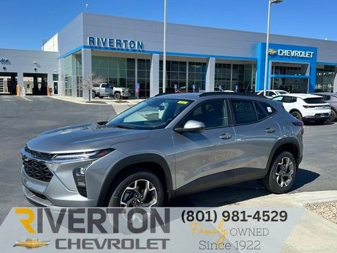 New 2026 Chevrolet Trax LT w/ Driver Confidence Package FWD image 1