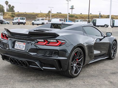 Used 2024 Chevrolet Corvette Z06 w/ Stealth Interior Trim Package RWD image 10