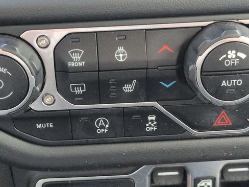 Used 2024 Jeep Wrangler Unlimited Rubicon w/ Technology Group AWD/4WD image 21