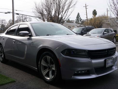 Used 2016 Dodge Charger SXT image 9