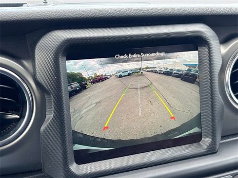 Used 2022 Jeep Wrangler Unlimited Rubicon 4xe image 32