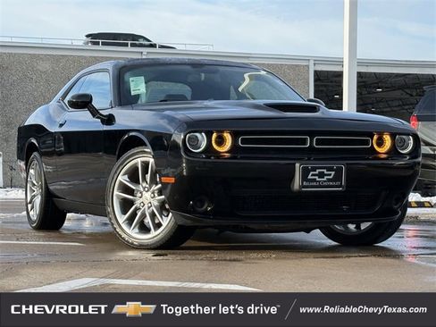 Used 2022 Dodge Challenger GT image 2