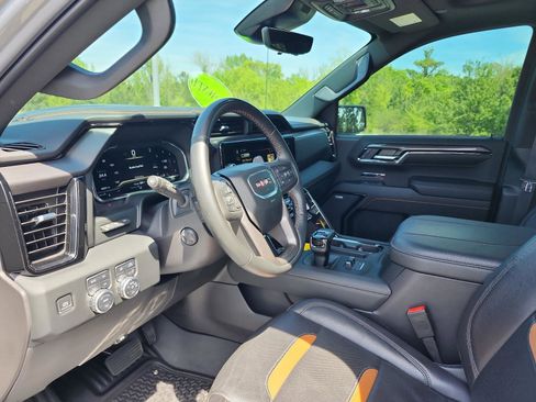 Used 2024 GMC Sierra 1500 AT4 w/ Technology Package AWD/4WD image 18