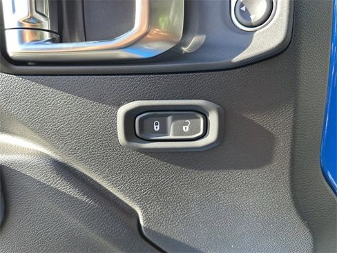 New 2025 Jeep Gladiator Sport image 31