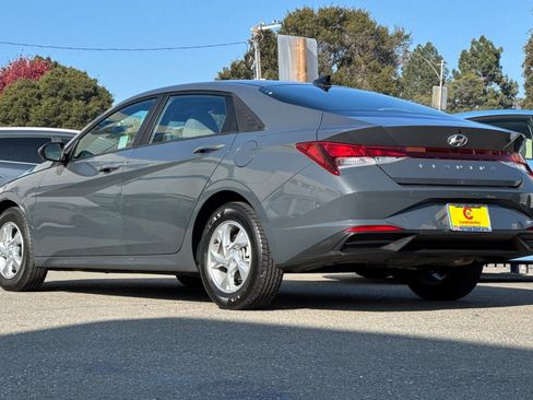 Used 2023 Hyundai Elantra SE image 6