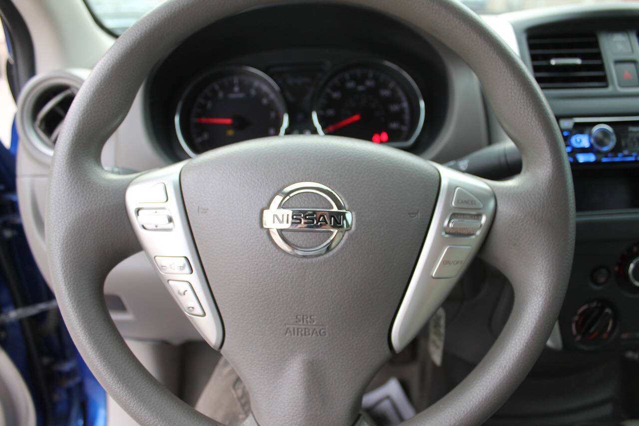 Used 2015 Nissan Versa SV FWD image 30